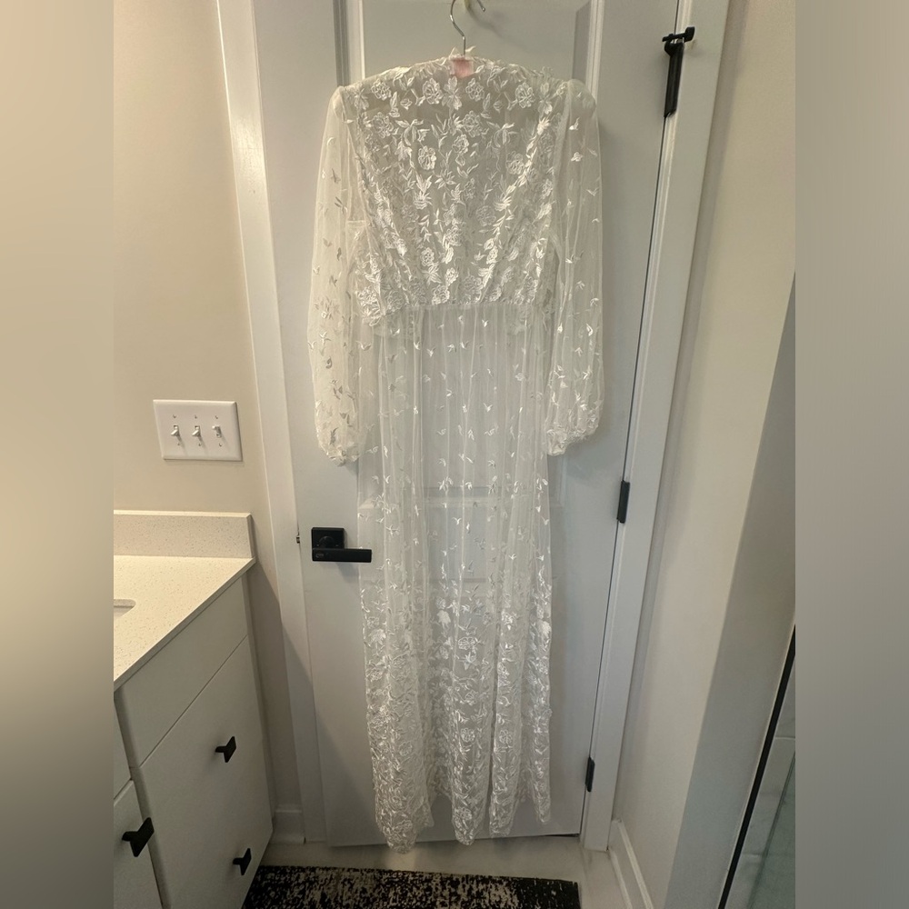 LeRose white floral robe